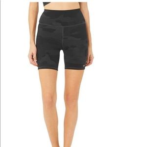Ali High waist vapor black camouflage shorts